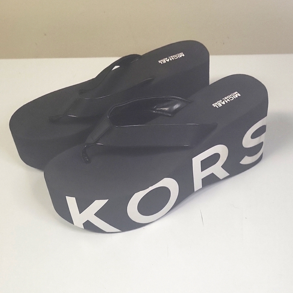 $HOSTPICK$ MIchael Michael Kors Benny flipflops  wedge sandals in  Size 10M